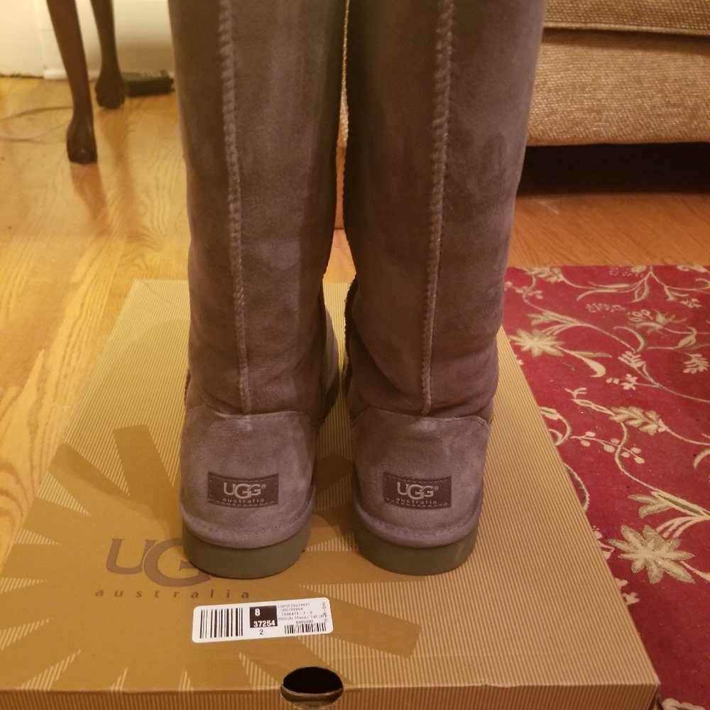 Almost new Uggs size 10. Worn once inside.
